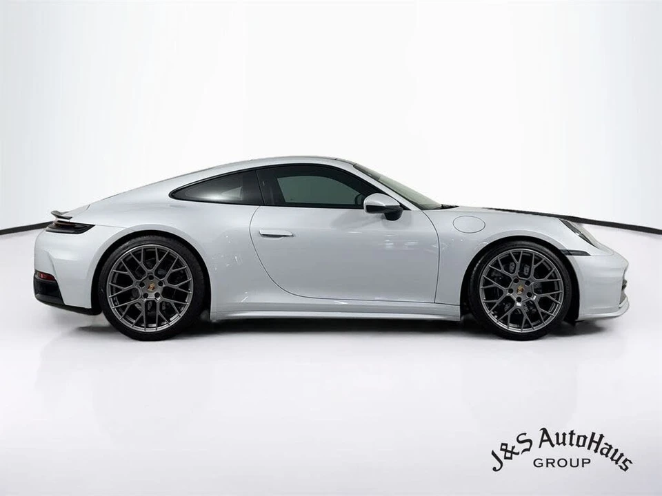 2025 Porsche 992 Carrera - Image 8 of 31