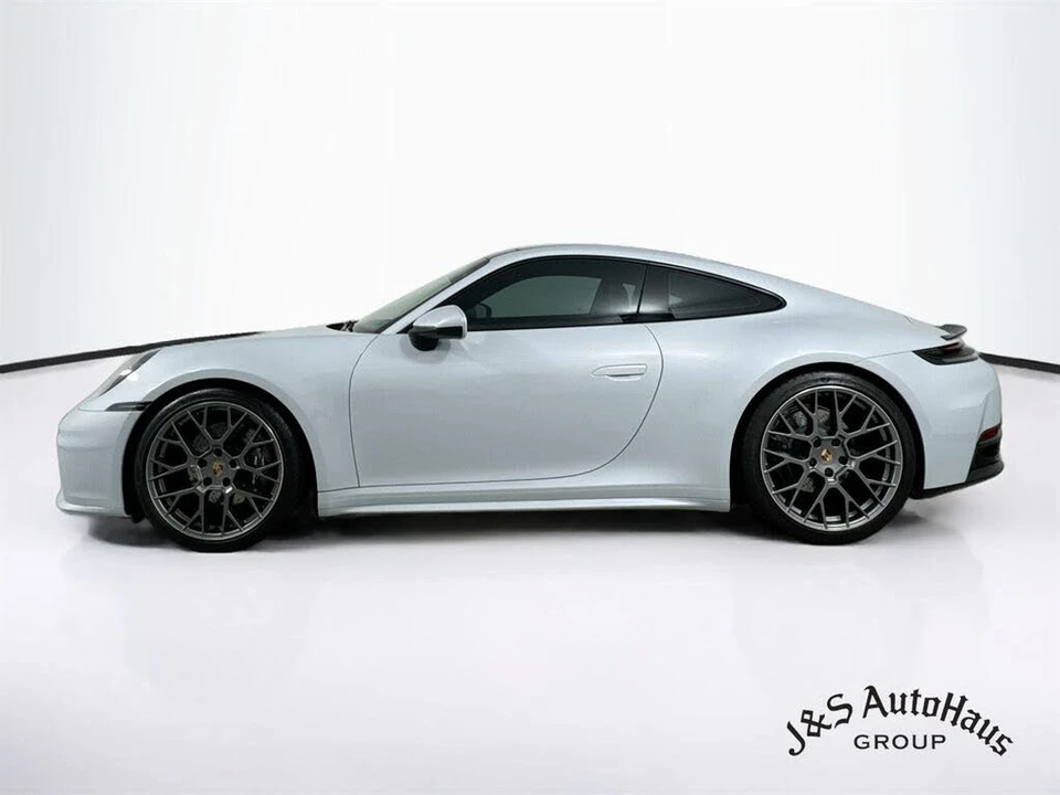 2025 Porsche 992 Carrera - Image 4 of 31