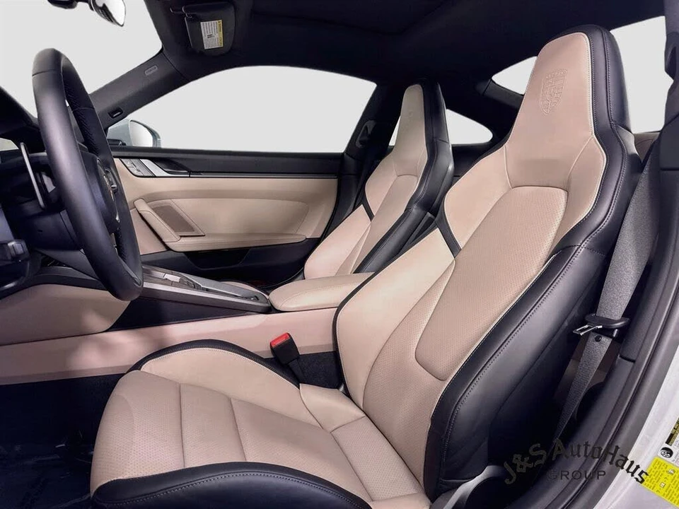 2025 Porsche 992 Carrera - Image 11 of 31