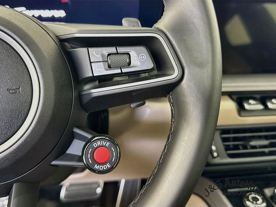 2025 Porsche 992 Carrera - Image 14 of 31