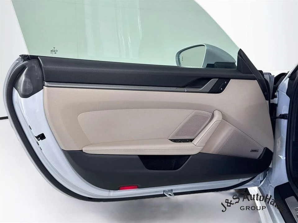 2025 Porsche 992 Carrera - Image 23 of 31