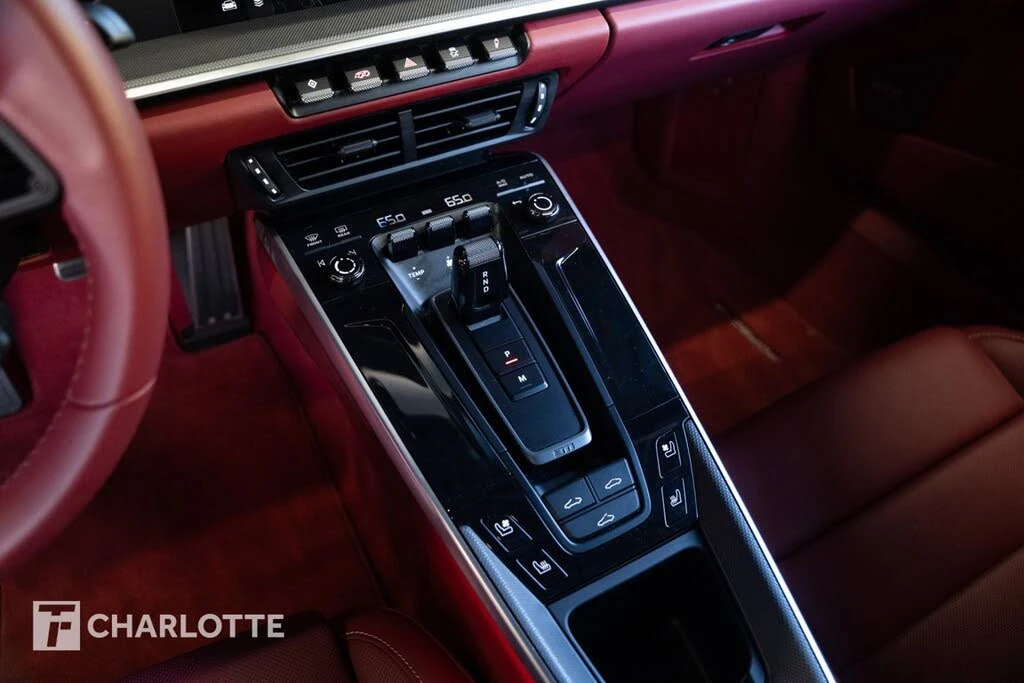 2025 Porsche 992 Carrera - Image 26 of 31