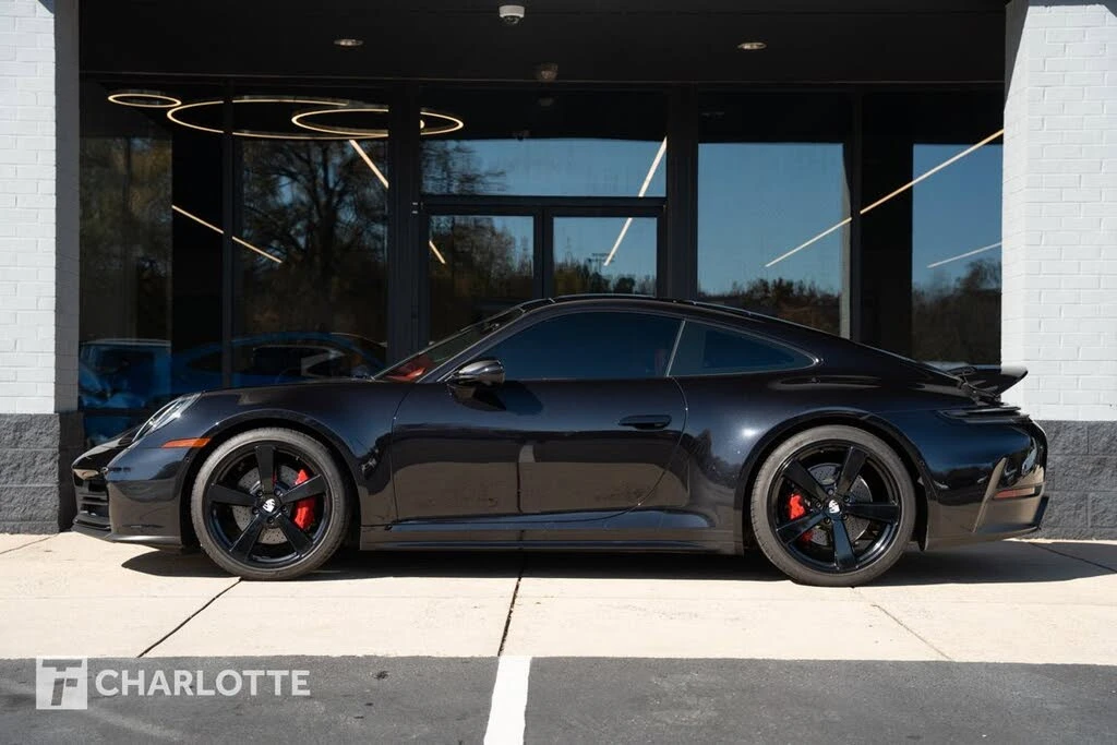 2025 Porsche 992 Carrera - Image 8 of 31