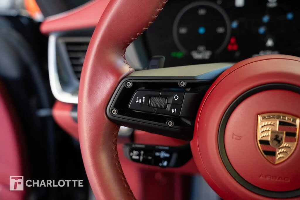2025 Porsche 992 Carrera - Image 20 of 31