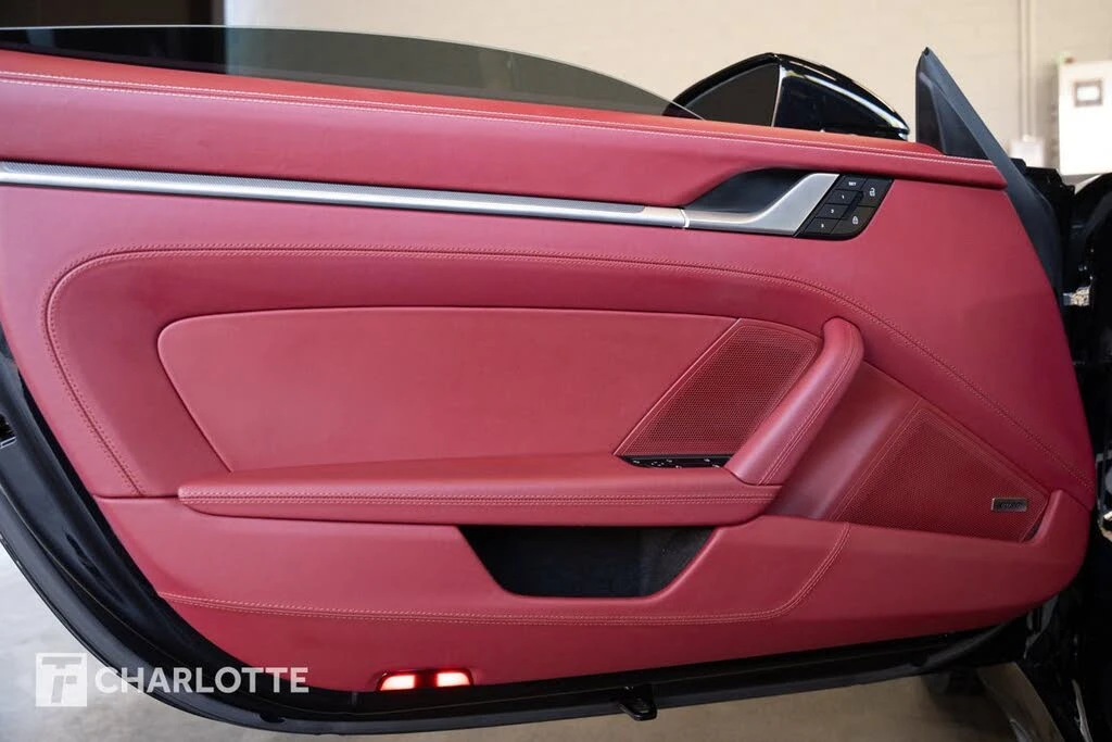 2025 Porsche 992 Carrera - Image 16 of 31