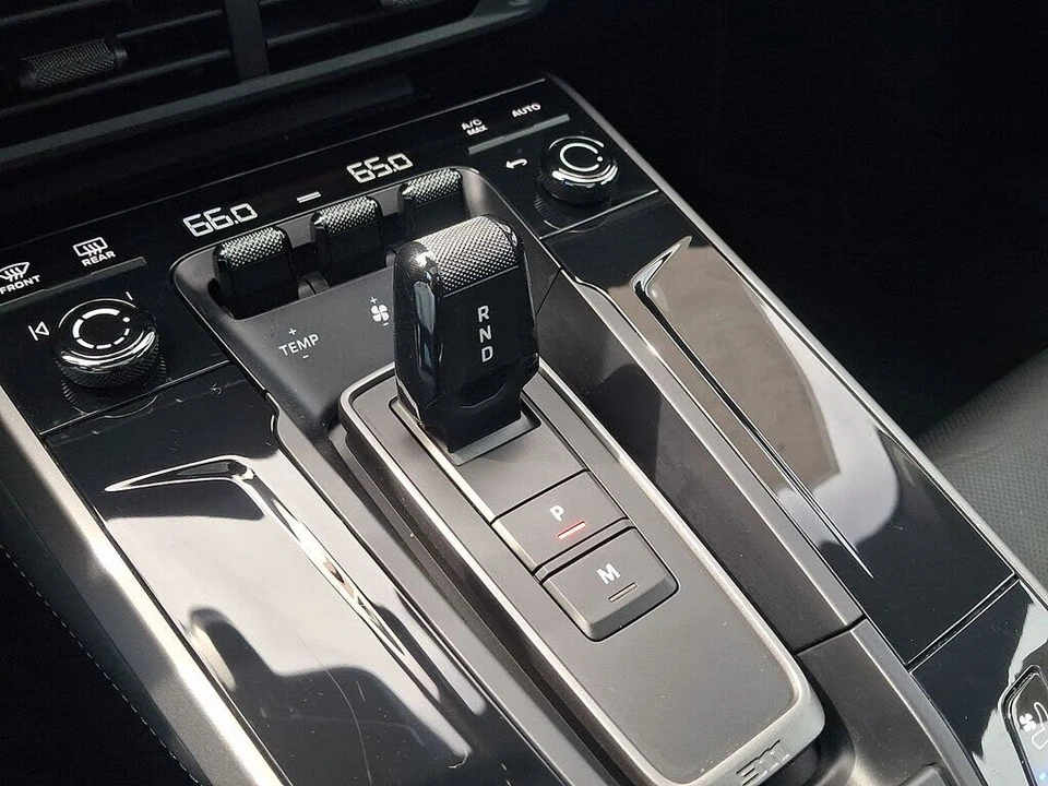 2025 Porsche 992 Carrera - Image 15 of 30