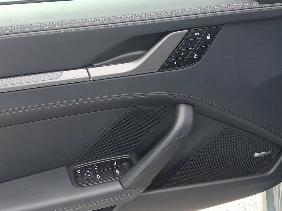 2025 Porsche 992 Carrera - Image 13 of 30