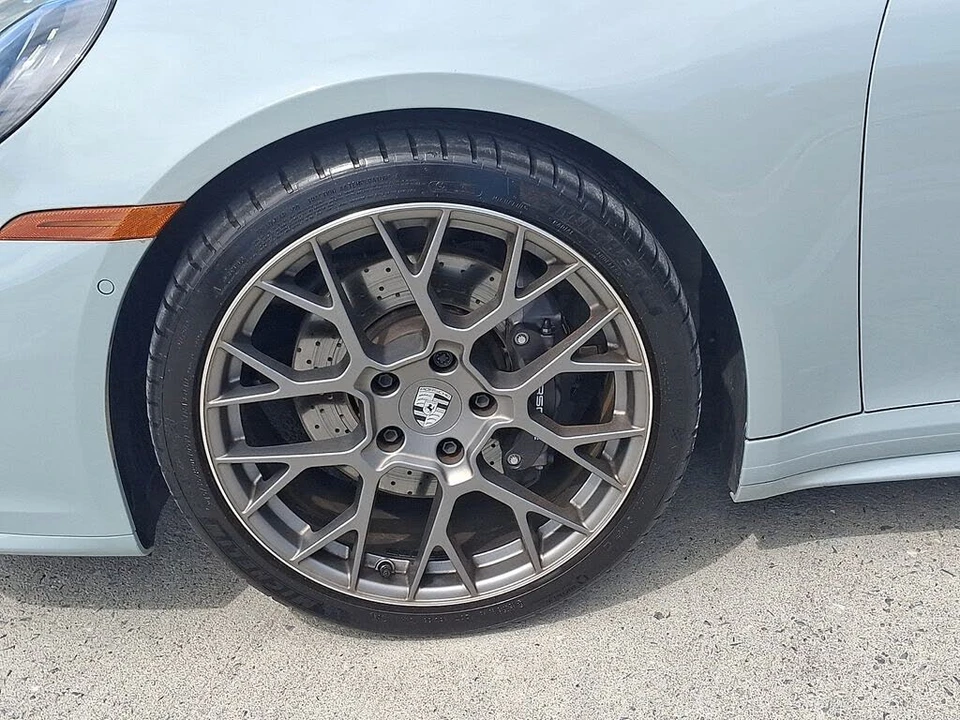 2025 Porsche 992 Carrera - Image 11 of 30