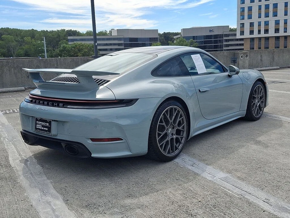 2025 Porsche 992 Carrera - Image 8 of 30
