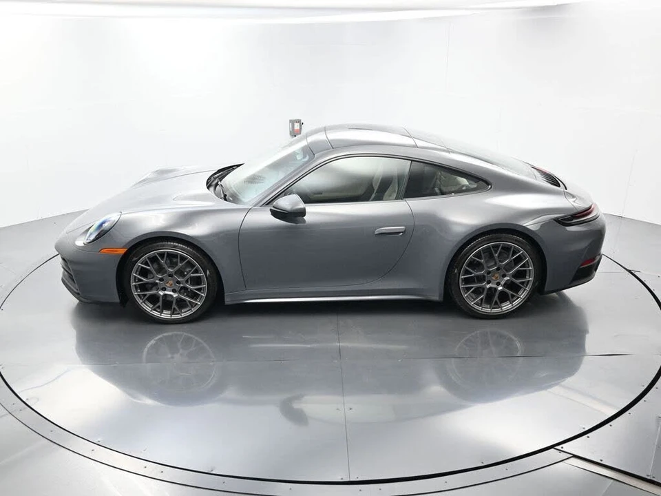 2025 Porsche 992 Carrera - Image 28 of 31