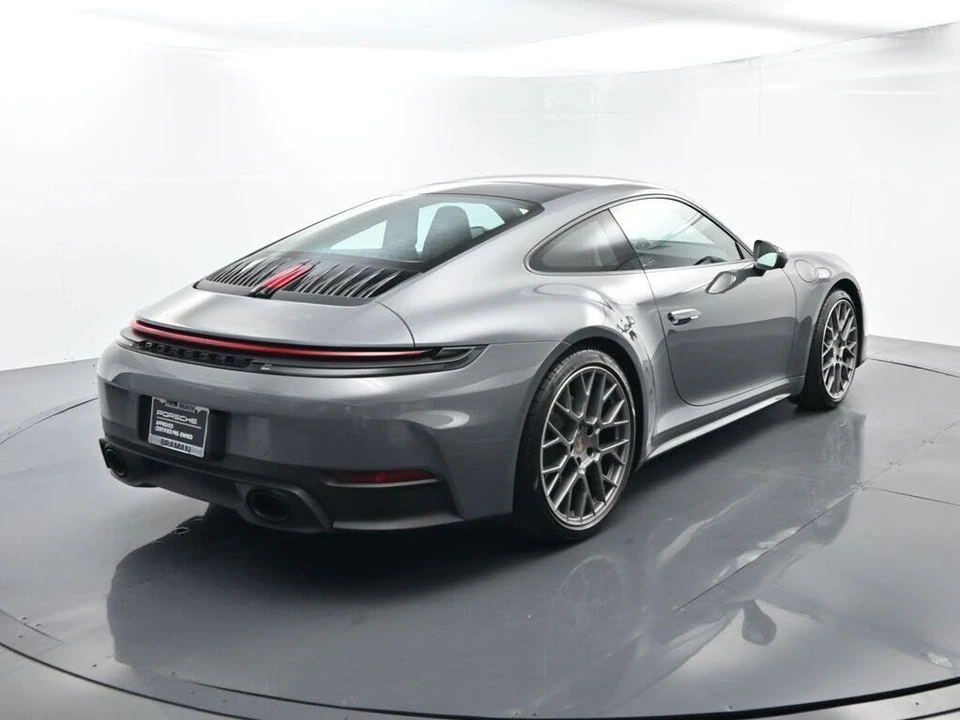 2025 Porsche 992 Carrera - Image 14 of 31