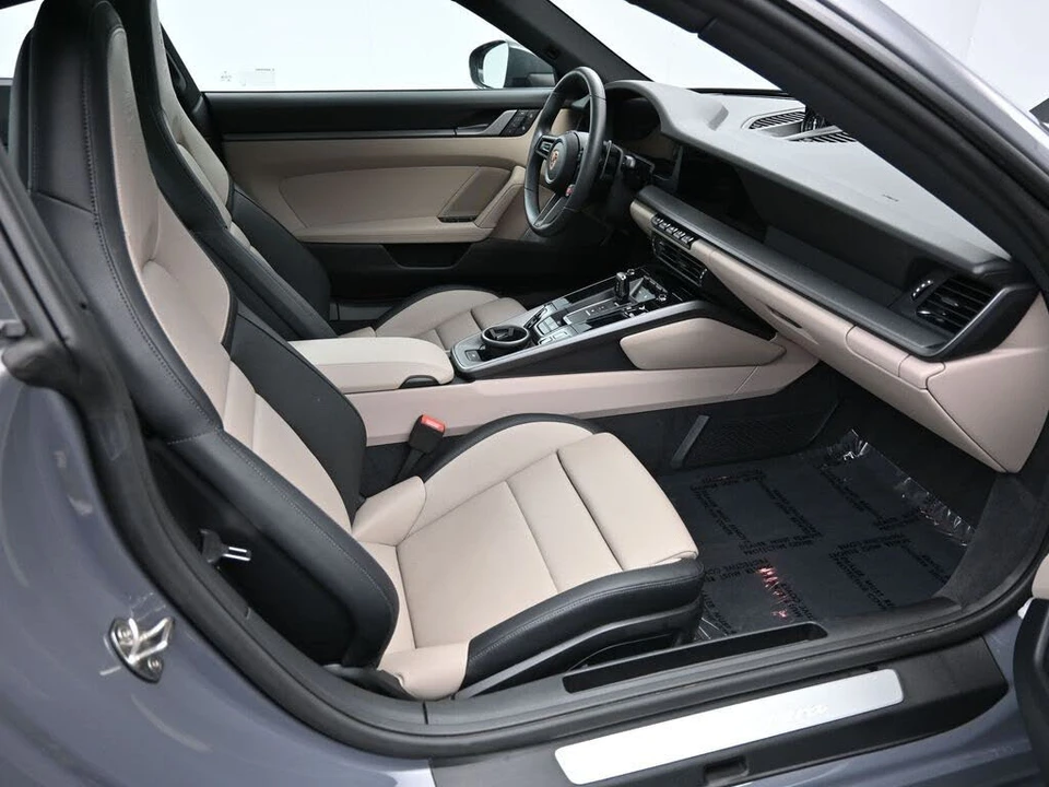2025 Porsche 992 Carrera - Image 22 of 31