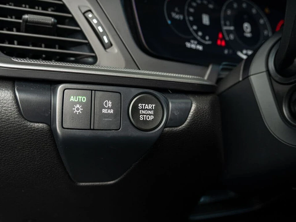 2025 Porsche 992 Carrera - Image 16 of 31