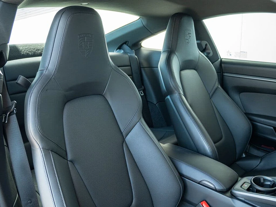 2025 Porsche 992 Carrera - Image 24 of 31