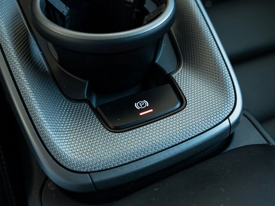 2025 Porsche 992 Carrera - Image 15 of 31