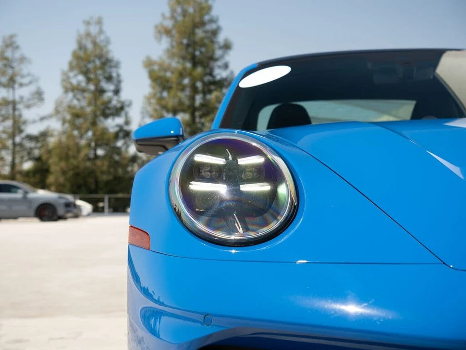 2025 Porsche 992 Carrera - Image 25 of 31