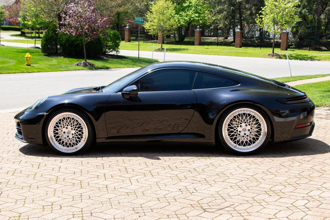 2025 Porsche 992 Carrera - Image 3 of 31