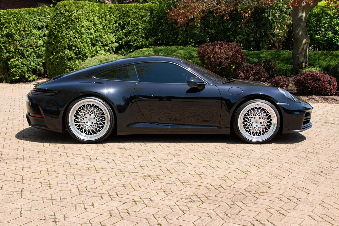 2025 Porsche 992 Carrera - Image 9 of 31