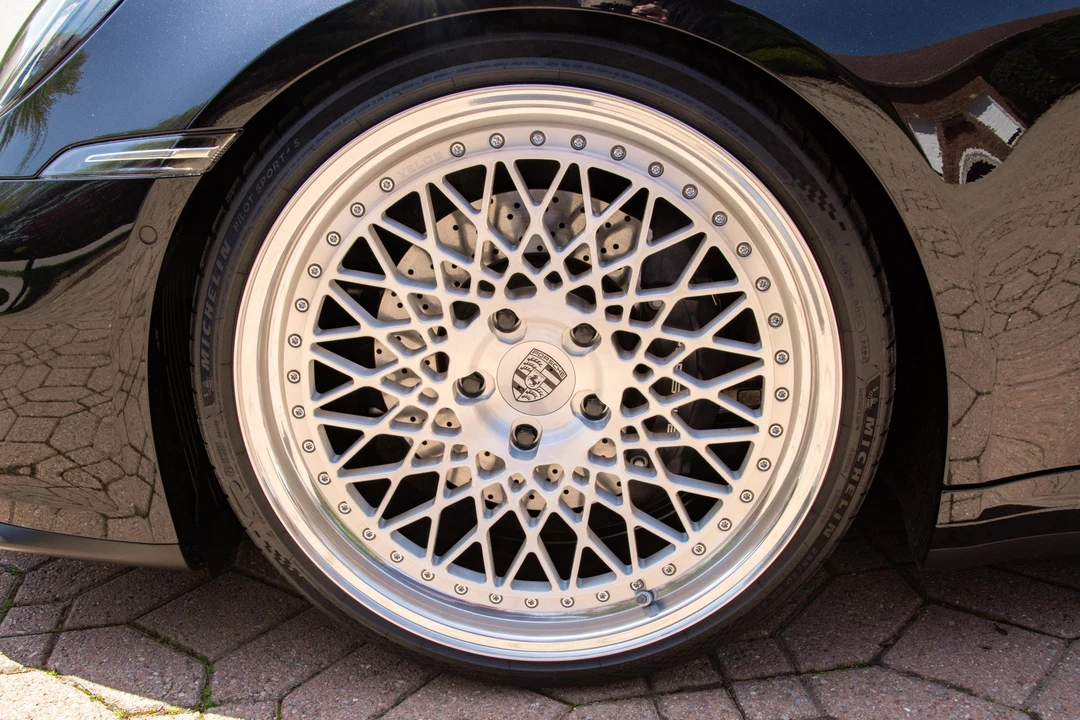 2025 Porsche 992 Carrera - Image 27 of 31
