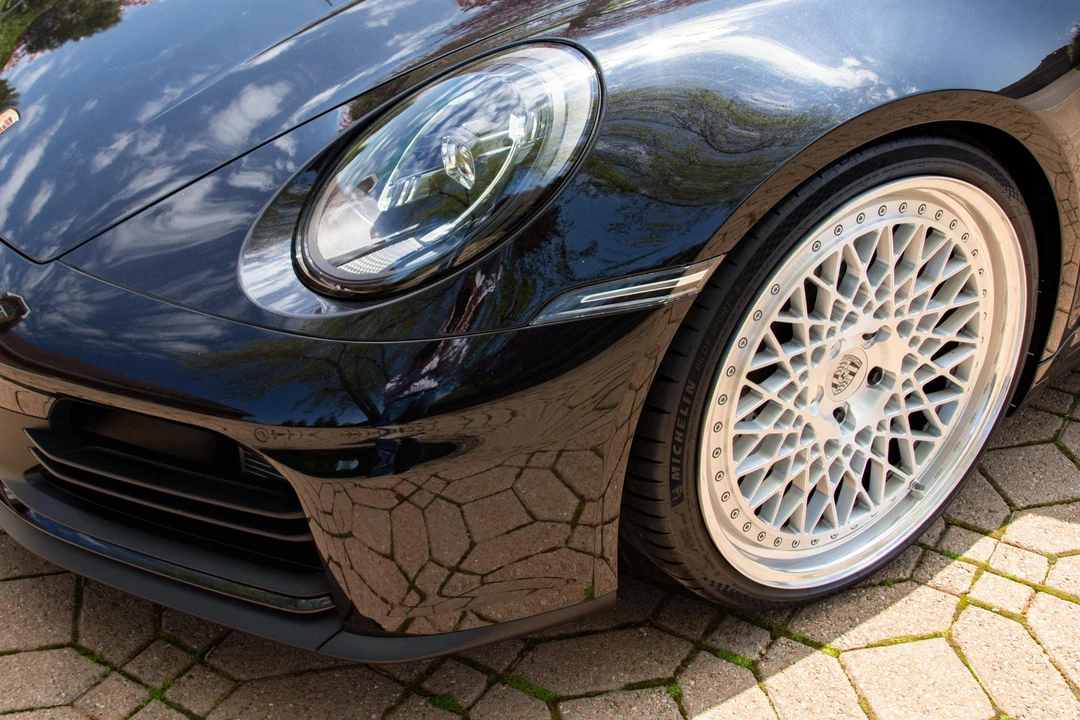 2025 Porsche 992 Carrera - Image 14 of 31