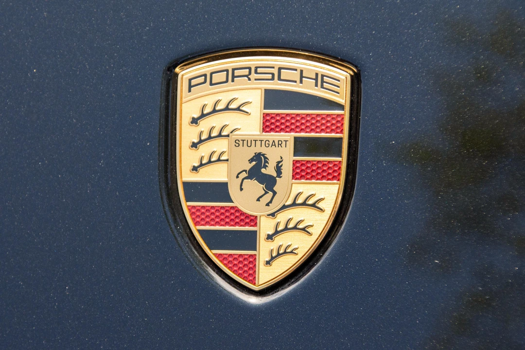 2025 Porsche 992 Carrera - Image 11 of 31