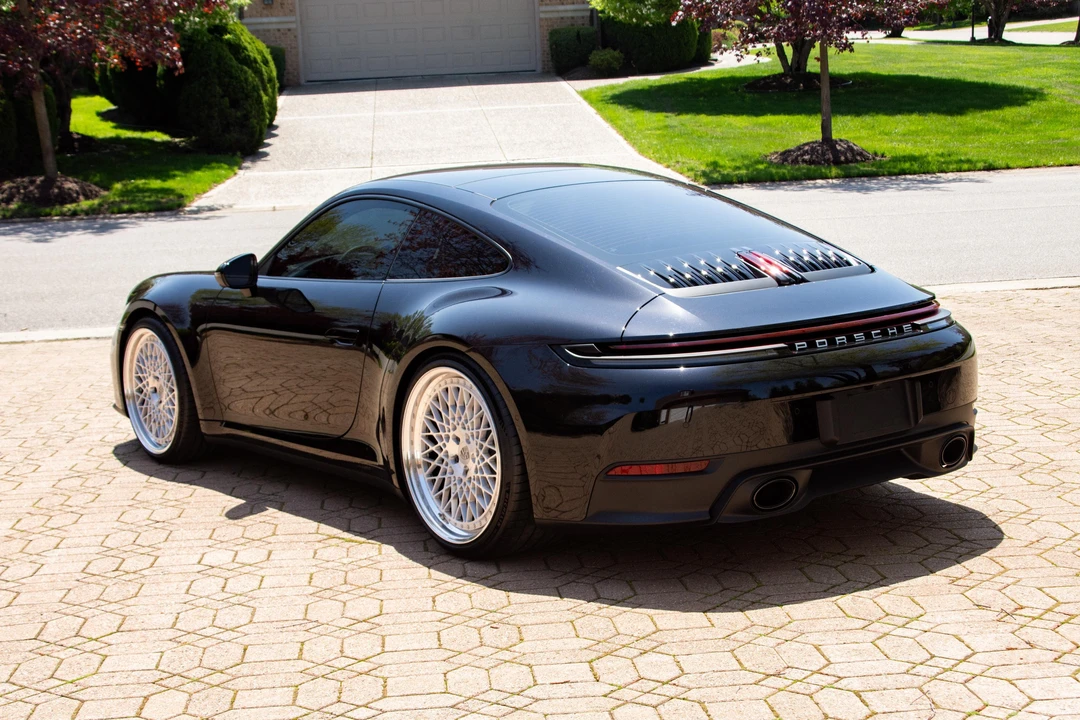 2025 Porsche 992 Carrera - Image 8 of 31