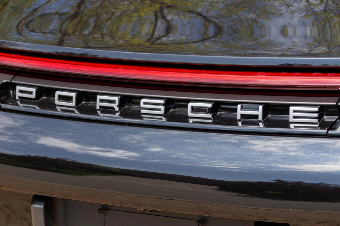 2025 Porsche 992 Carrera - Image 19 of 31