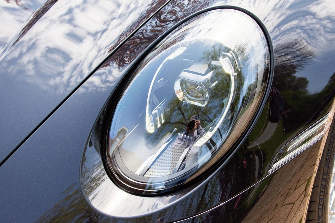 2025 Porsche 992 Carrera - Image 12 of 31