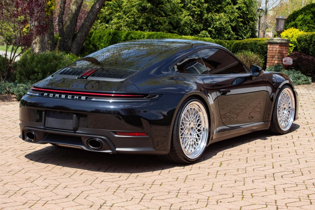 2025 Porsche 992 Carrera - Image 4 of 31