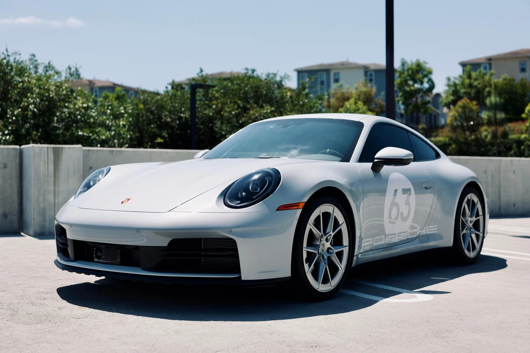 2025 Porsche 992 Carrera - Image 6 of 31