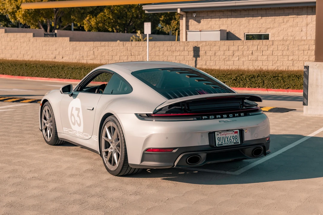 2025 Porsche 992 Carrera - Image 7 of 31