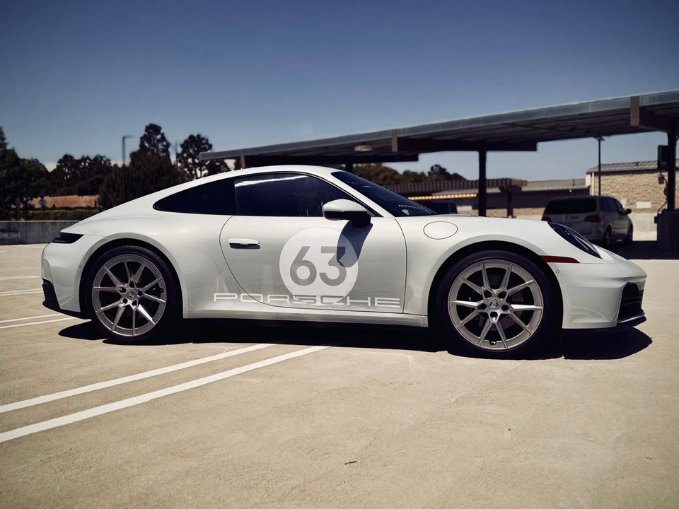 2025 Porsche 992 Carrera - Image 9 of 31