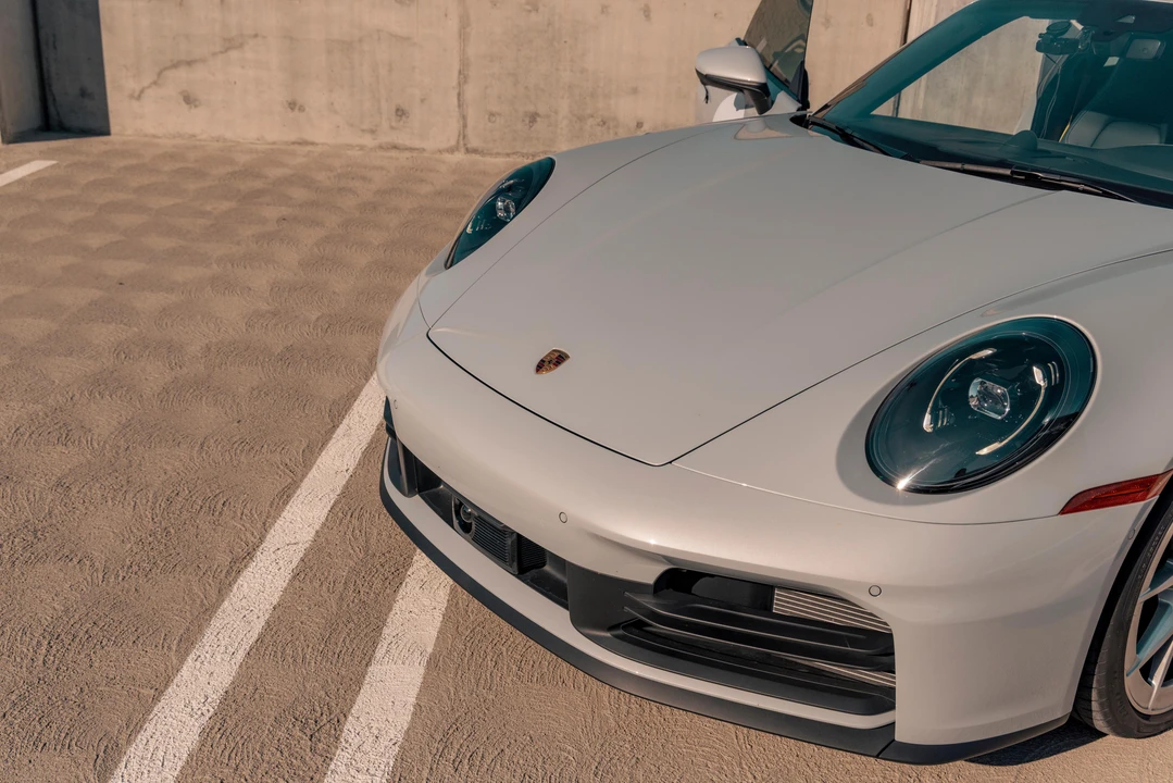 2025 Porsche 992 Carrera - Image 17 of 31