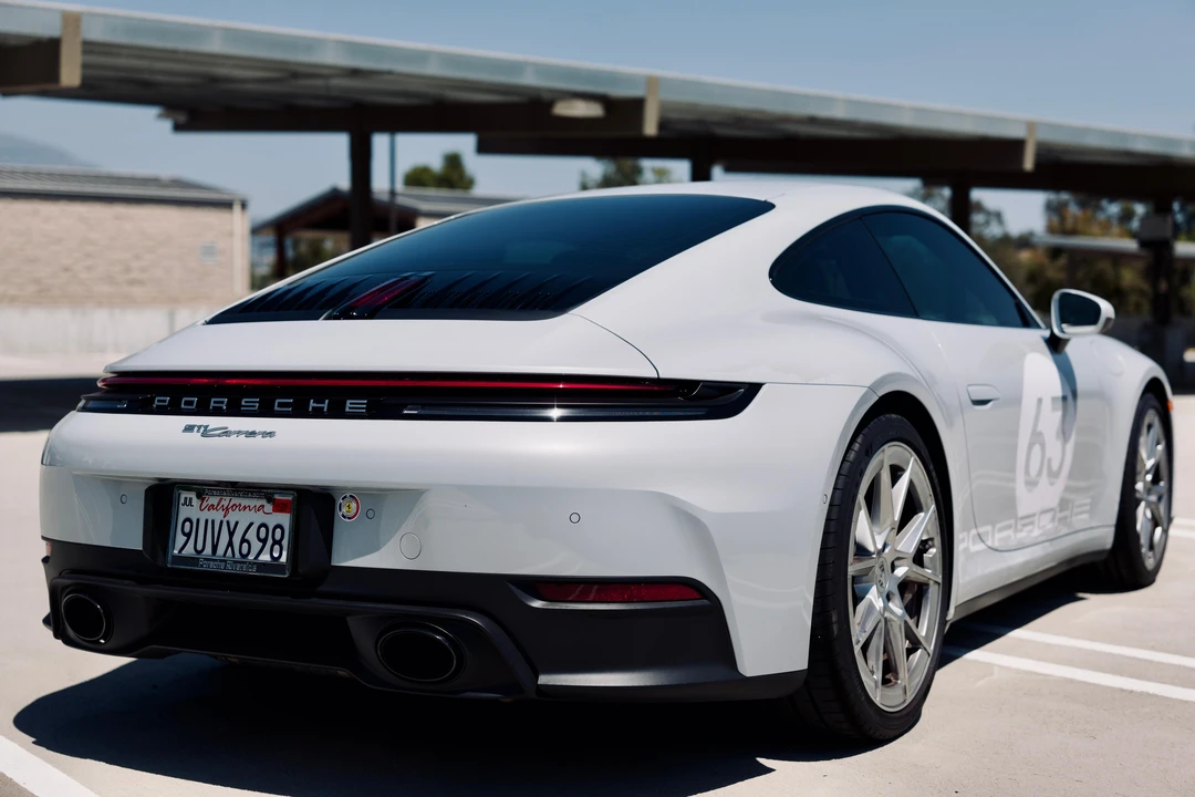 2025 Porsche 992 Carrera - Image 8 of 31