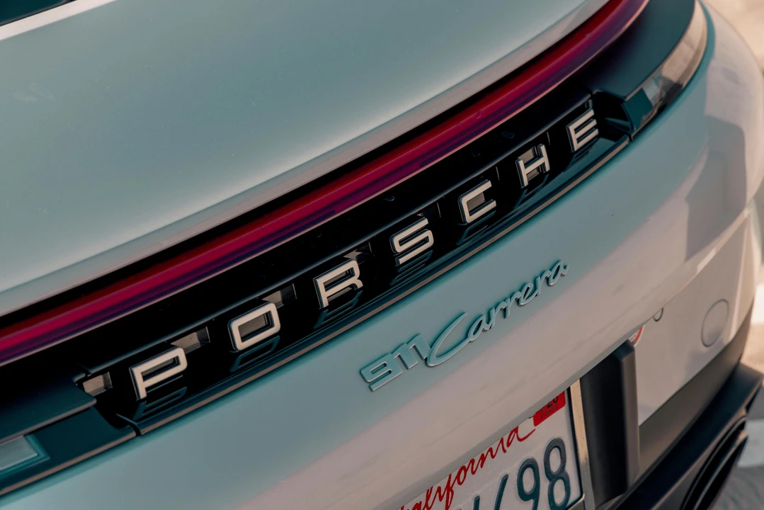 2025 Porsche 992 Carrera - Image 24 of 31
