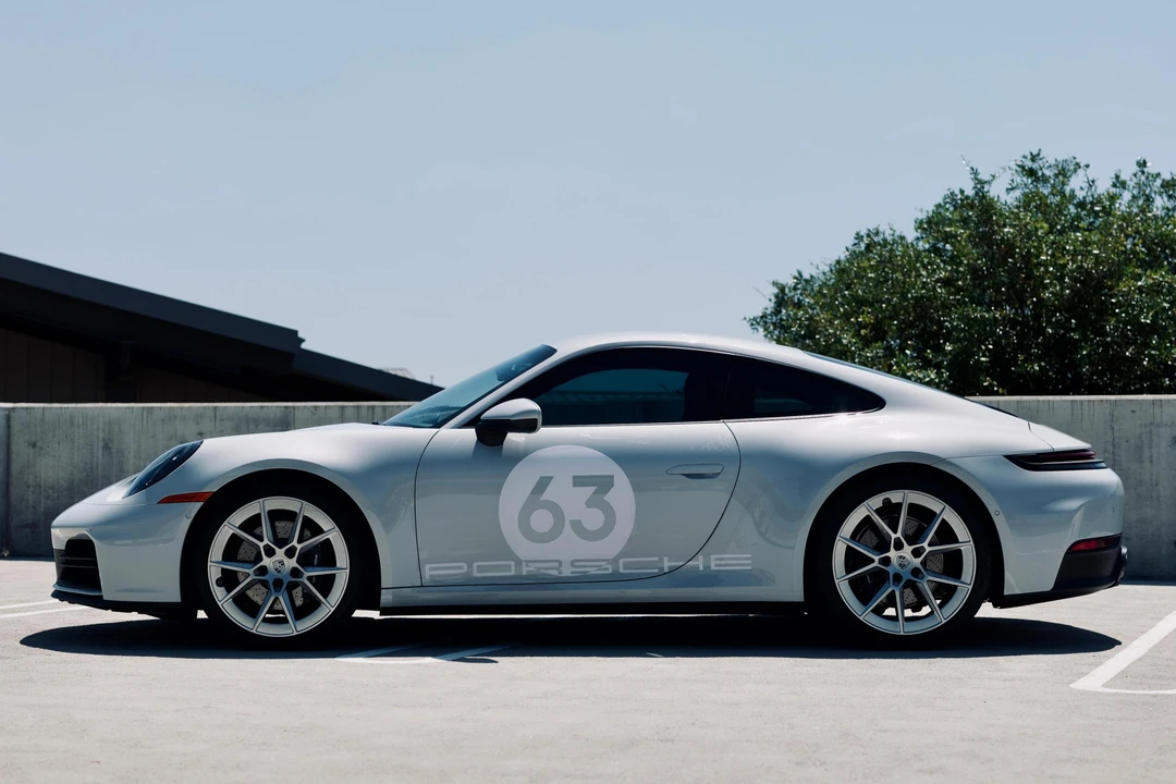 2025 Porsche 992 Carrera - Image 3 of 31