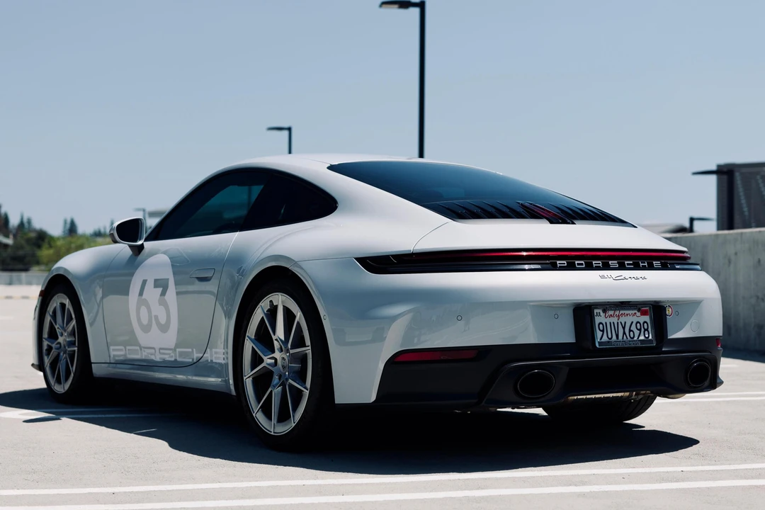 2025 Porsche 992 Carrera - Image 4 of 31
