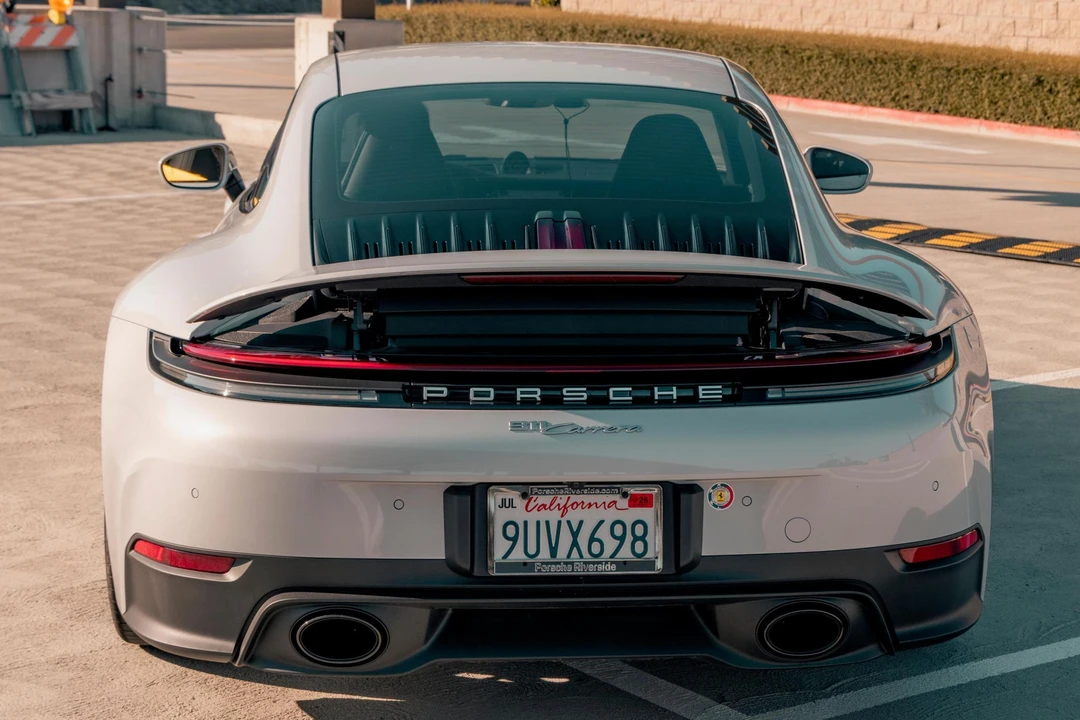 2025 Porsche 992 Carrera - Image 5 of 31
