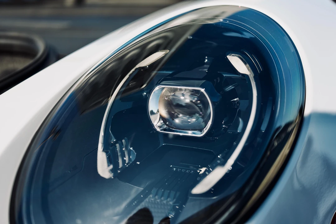 2025 Porsche 992 Carrera - Image 14 of 31