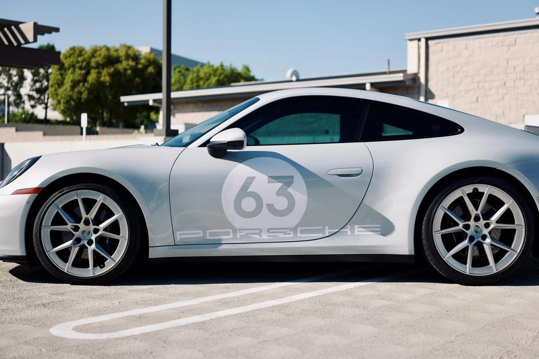 2025 Porsche 992 Carrera - Image 21 of 31