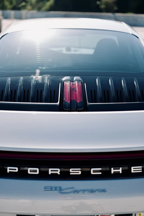 2025 Porsche 992 Carrera - Image 27 of 31