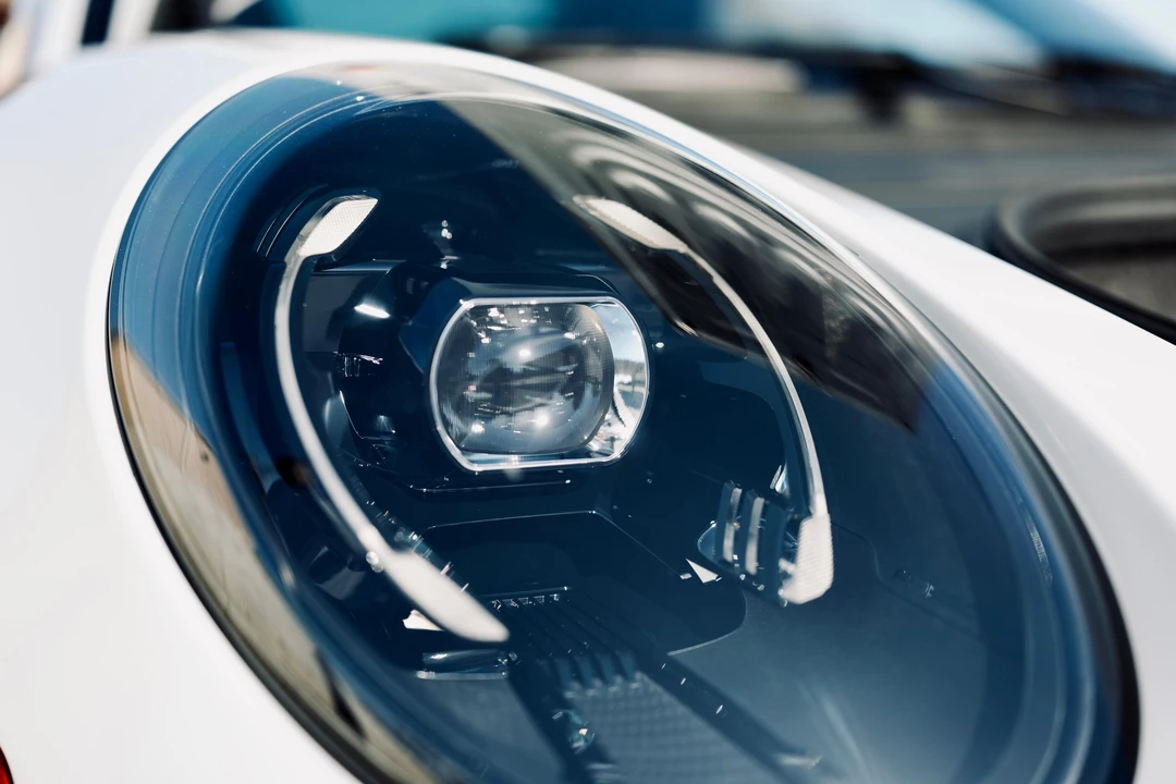 2025 Porsche 992 Carrera - Image 12 of 31