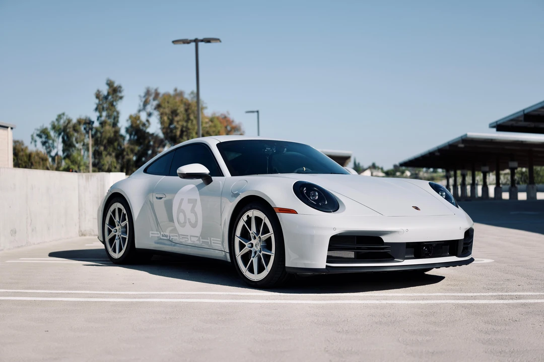 2025 Porsche 992 Carrera - Image 10 of 31