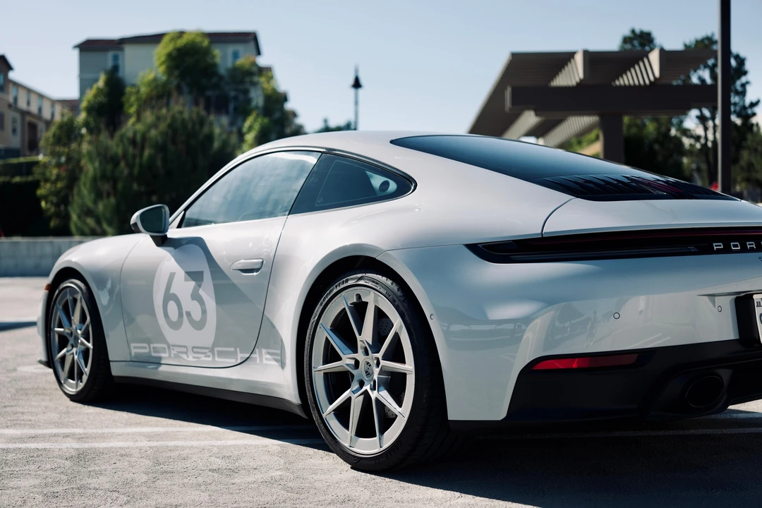 2025 Porsche 992 Carrera - Image 22 of 31