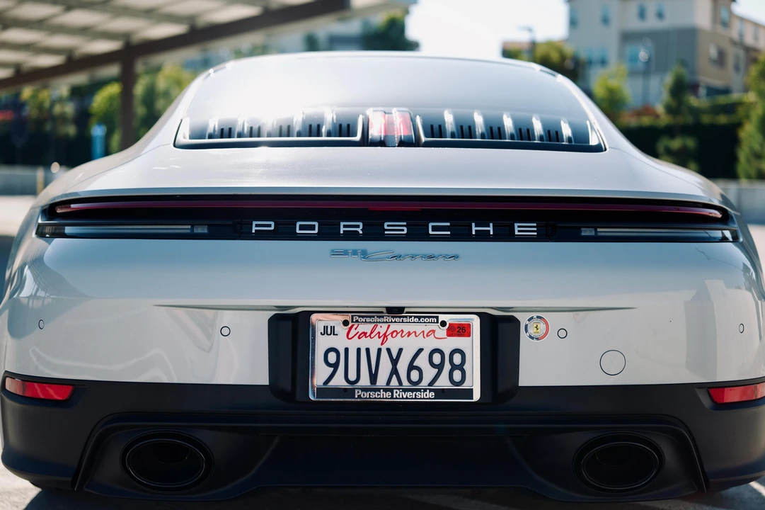 2025 Porsche 992 Carrera - Image 25 of 31