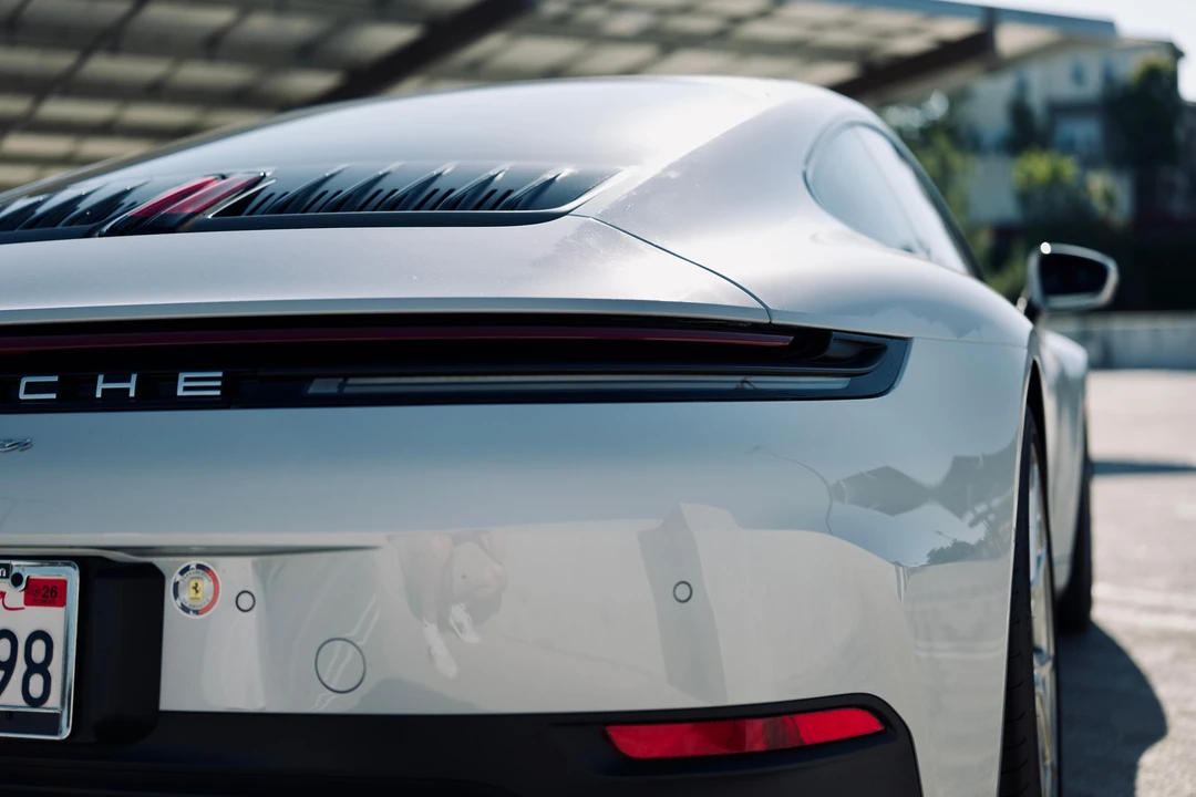 2025 Porsche 992 Carrera - Image 28 of 31