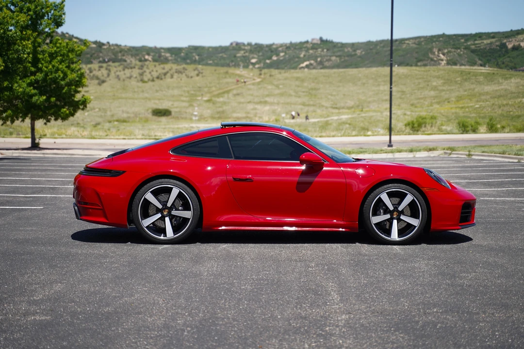2025 Porsche 992 Carrera - Image 11 of 31