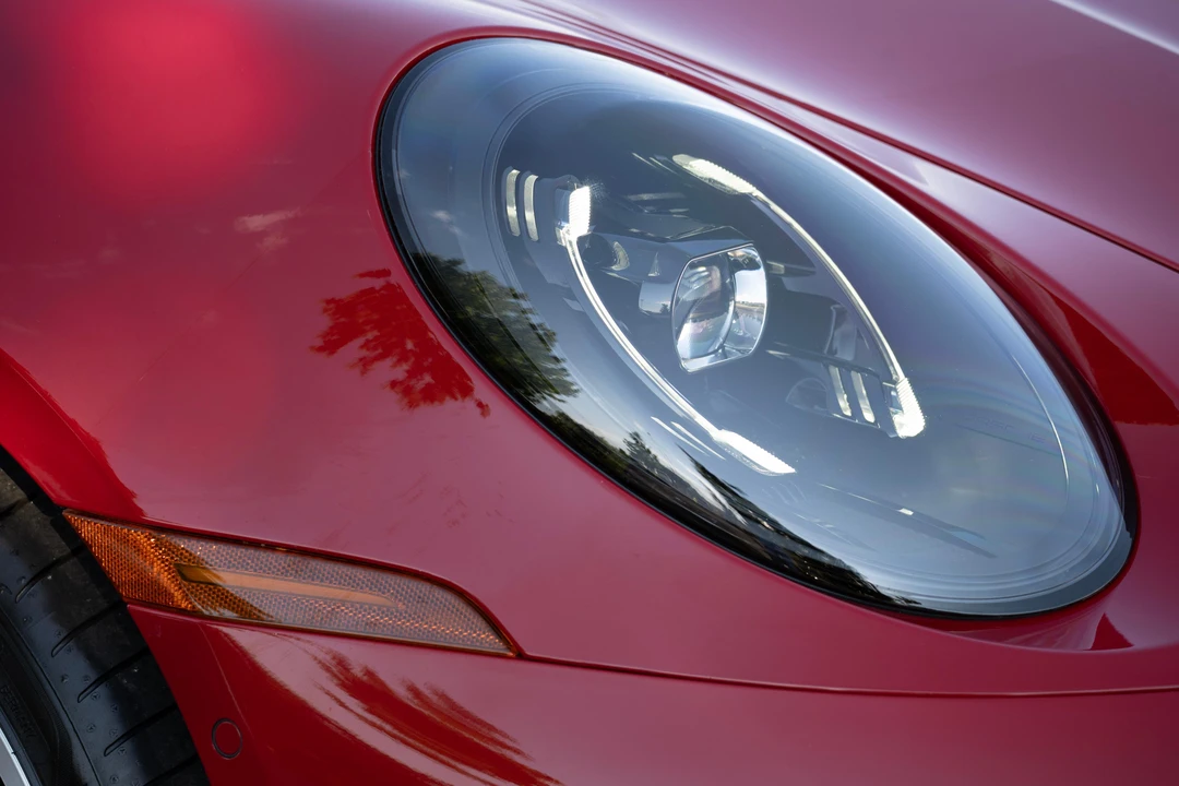 2025 Porsche 992 Carrera - Image 14 of 31