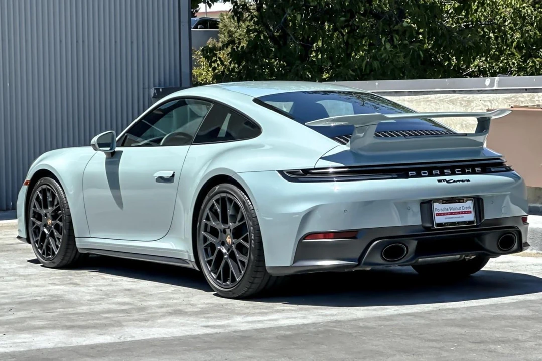 2025 Porsche 992 Carrera - Image 4 of 31