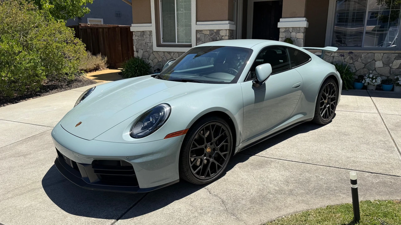 2025 Porsche 992 Carrera - Image 7 of 31